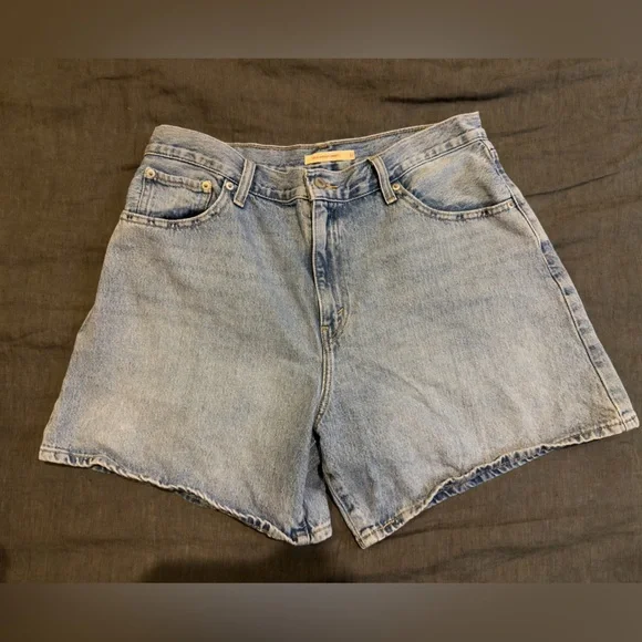 Levi’s High Baggy Shorts - Picture 2 of 4